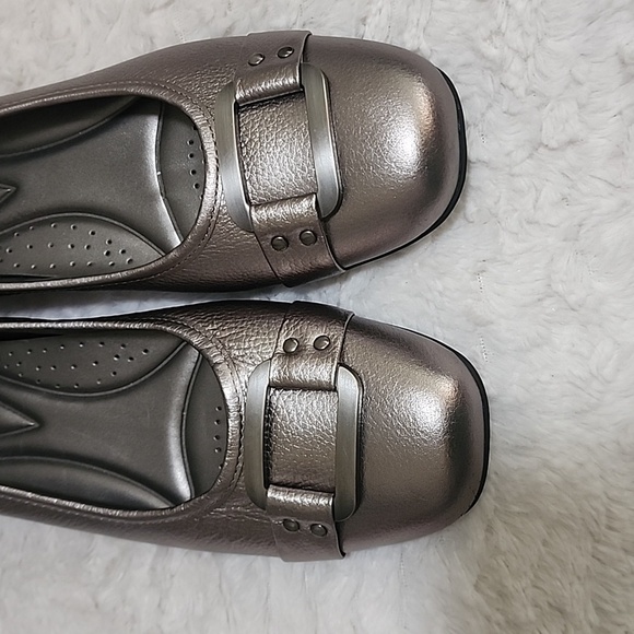 Trotters Women's Metallic Flats, Sz 9 - Picture 2 of 6